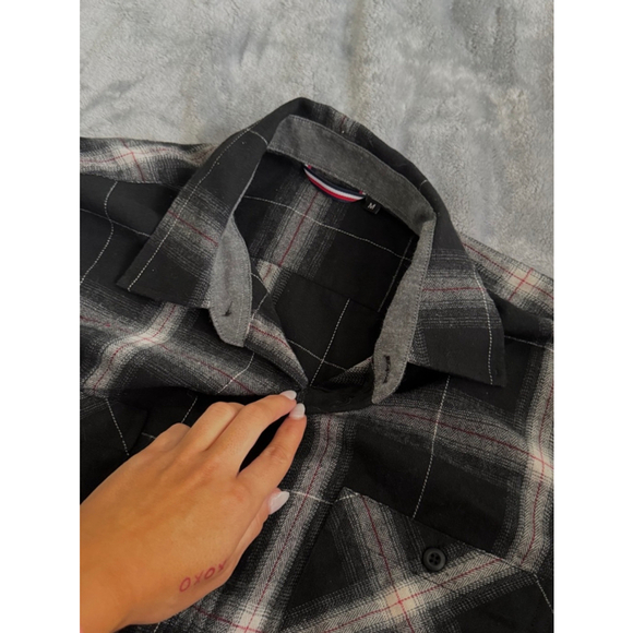 Tommy Hilfiger USA Plaid Button Up Relaxed Fit Poplin Shirt Size Medium - Picture 4 of 4